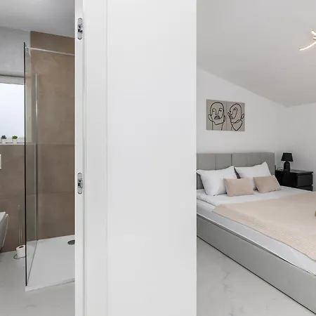 Apartment In Bregi With Sauna *