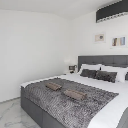 Apartment Gorgeous In Bregi With Wifi