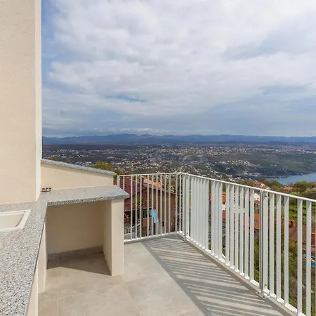 Gorgeous In Bregi With Wifi Apartment *