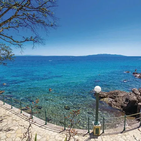 Apartment Gorgeous In Bregi With Wifi Breza