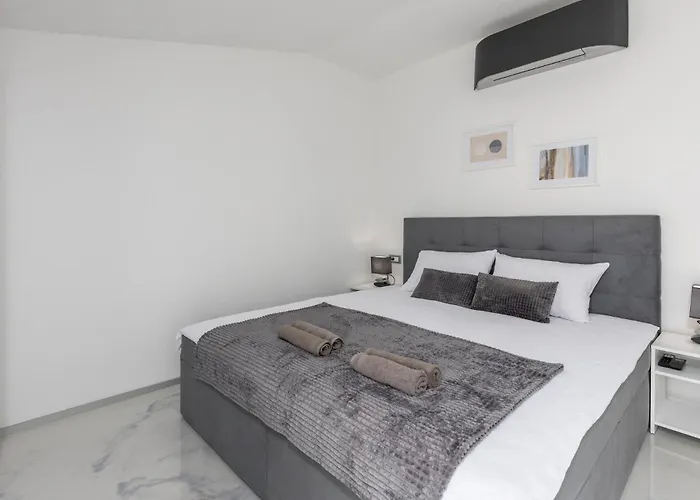 Apartment Gorgeous In Bregi With Wifi